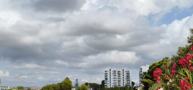 El “parte” del temps: possibilitat d’alguna tronada vespertina de la via cap amunt, demà lo mateix