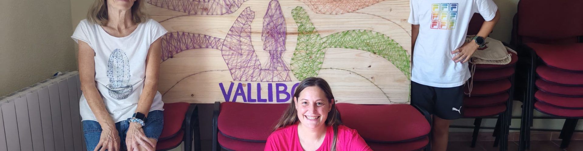 Vallibona “teixeix una xarxa” contra la violència masclista amb un mural participatiu d’hilorama