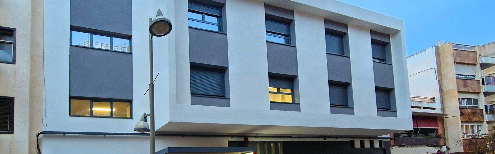 Renovada la façana del centre de salut de Vinaròs, mentre que el nou centre estarà acabat per al primer trimestre del 27