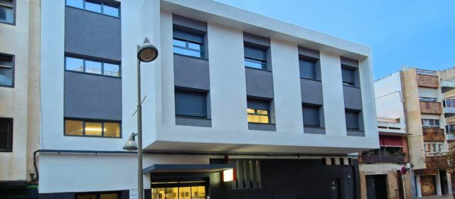 Renovada la façana del centre de salut de Vinaròs, mentre que el nou centre estarà acabat per al primer trimestre del 27