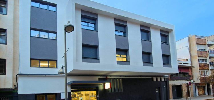 Renovada la façana del centre de salut de Vinaròs, mentre que el nou centre estarà acabat per al primer trimestre del 27