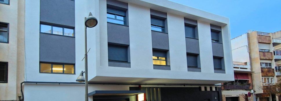 Renovada la façana del centre de salut de Vinaròs, mentre que el nou centre estarà acabat per al primer trimestre del 27