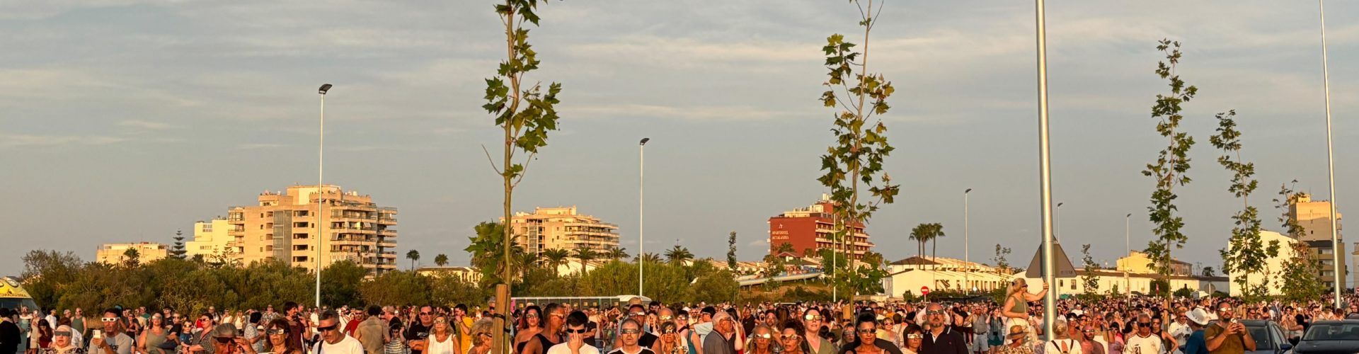 Peñíscola vive el Eclipse con más de 4.000 personas en el punto de observación oficial