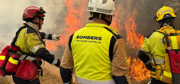 En el incendio de Tírig se concentran la mayor parte de los esfuerzos