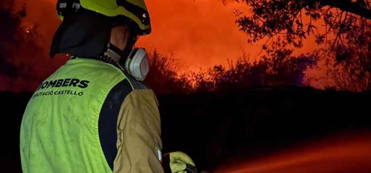 El Consorcio de Bomberos de Castellón continúa trabajando en los incendios de Sierra Engarcerán, Tírig y Culla