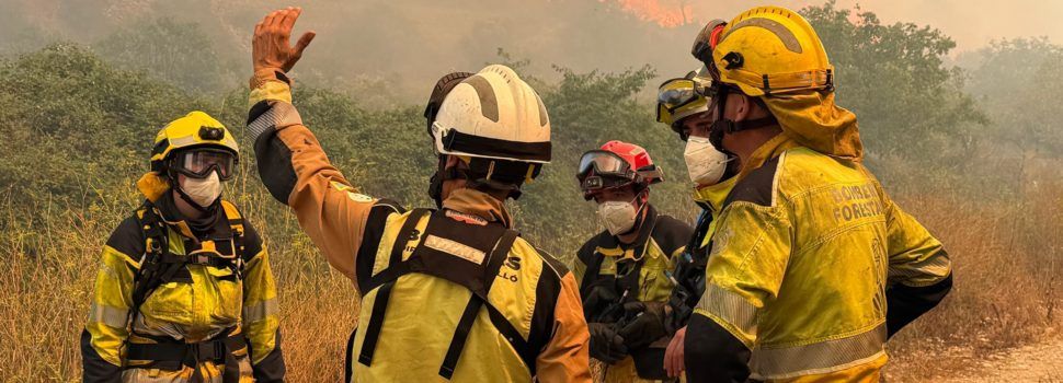 Xert habilita el polideportivo para acoger vecinos desalojados de Catí por el incendio, en el que trabajan 19 medios aéreos y 250 efectivos