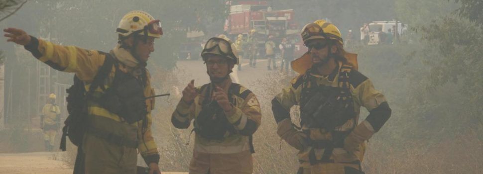 En l’incendi de Tírig, que evoluciona favorablement, treballen 21 mitjans aeris, més de 50 mitjans terrestres i més de 300 efectius
