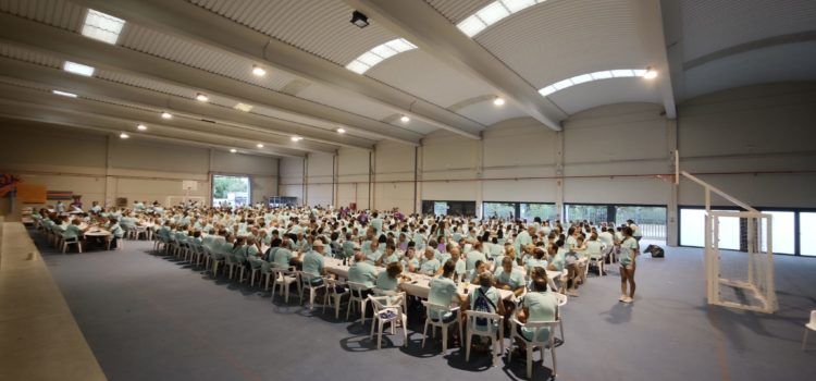 Multitudinari berenar de germanor en la Festa dels Xofers a Xert