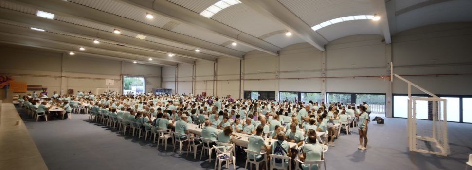 Multitudinari berenar de germanor en la Festa dels Xofers a Xert
