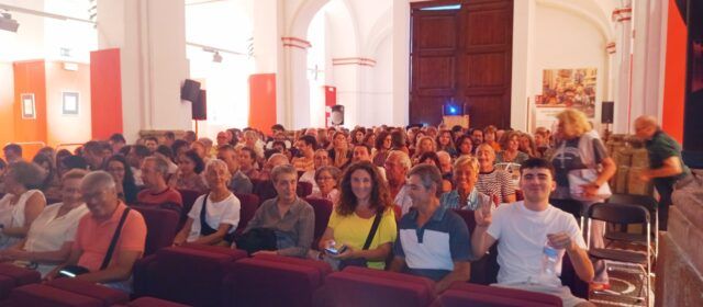 La ciutadania ompli l’auditori en la tornada a Vinaròs del cine comercial
