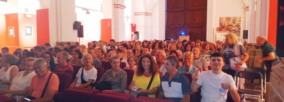 La ciutadania ompli l’auditori en la tornada a Vinaròs del cine comercial