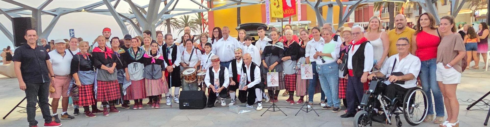 Concert de Les Camaraes i la Colla de Nanos i Gegants de Vinaròs