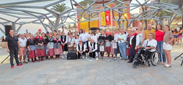 Concert de Les Camaraes i la Colla de Nanos i Gegants de Vinaròs