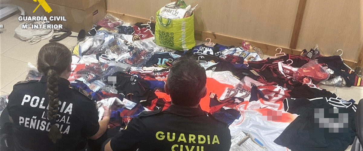 La Guardia Civil interviene en Peñíscola 900 artículos falsificados en un operativo conjunto con la Policía Local