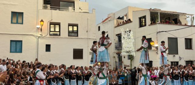 Segunda actuación de las tradicionales danses