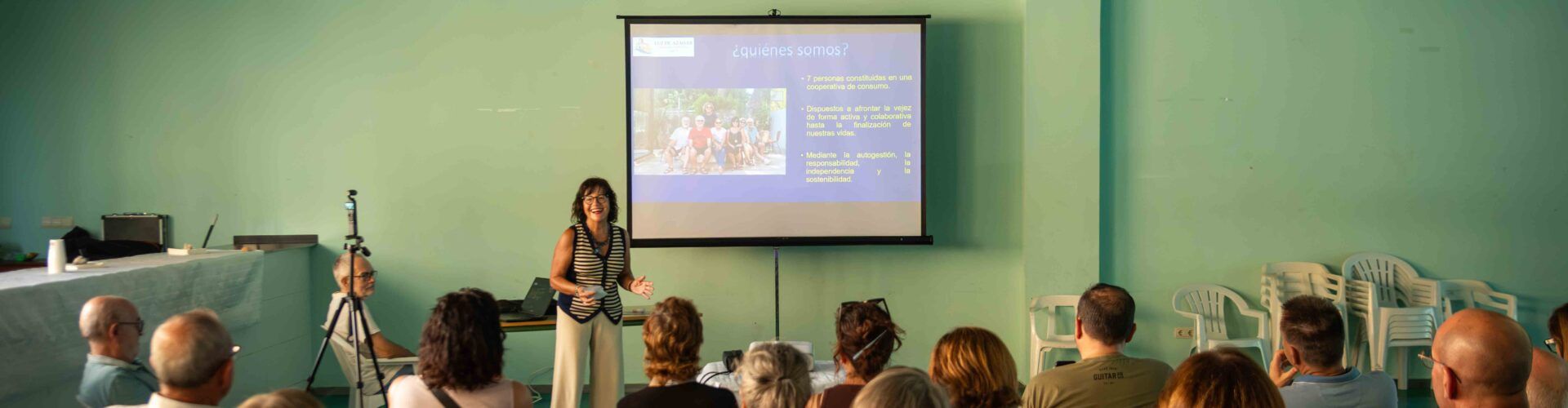 La cooperativa de cohousing sénior Luz de Azahar avanza en Peñíscola tras su presentación pública