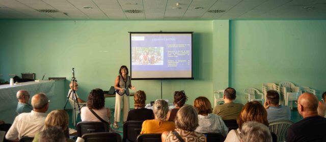 La cooperativa de cohousing sénior Luz de Azahar avanza en Peñíscola tras su presentación pública