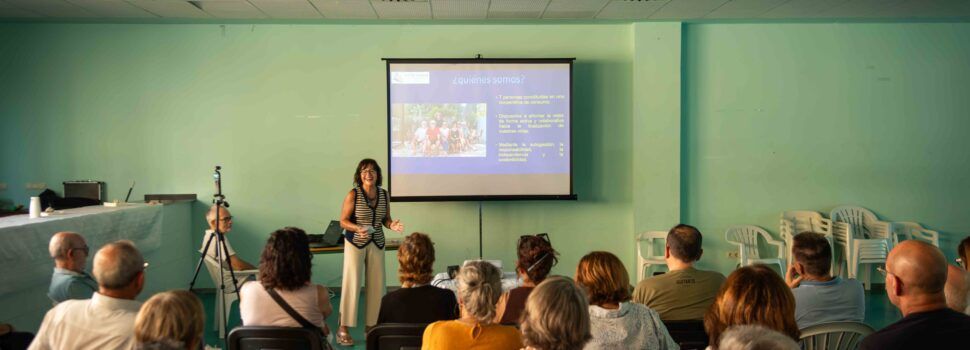 La cooperativa de cohousing sénior Luz de Azahar avanza en Peñíscola tras su presentación pública