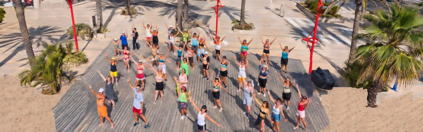 El grup d’aeròbic i aiguagim acomiada l’estiu a la platja del Fortí de Vinaròs