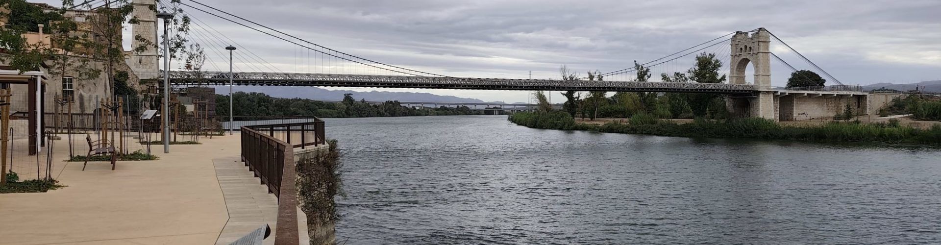 Fotos: L’Ebre i el pont penjant des del Poado