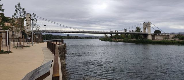 Fotos: L’Ebre i el pont penjant des del Poado