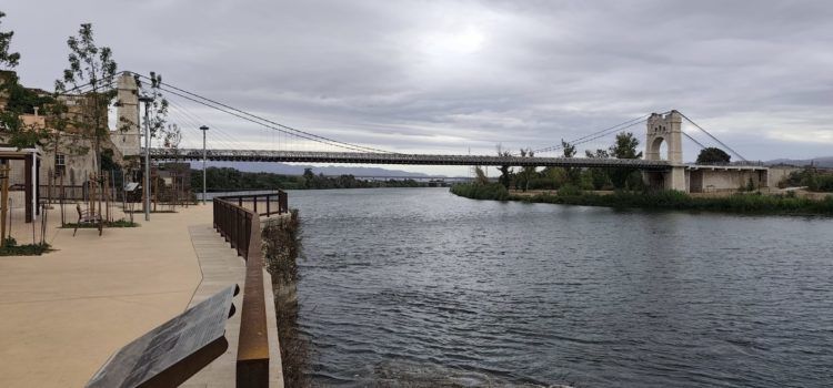Fotos: L’Ebre i el pont penjant des del Poado