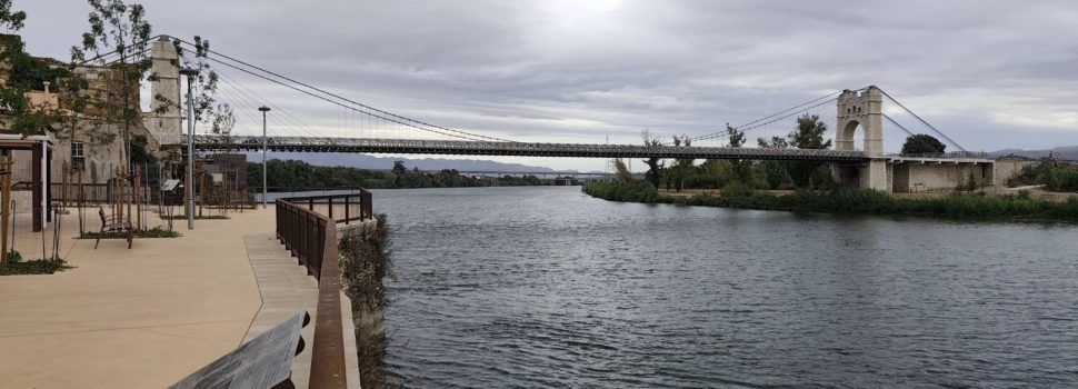 Fotos: L’Ebre i el pont penjant des del Poado
