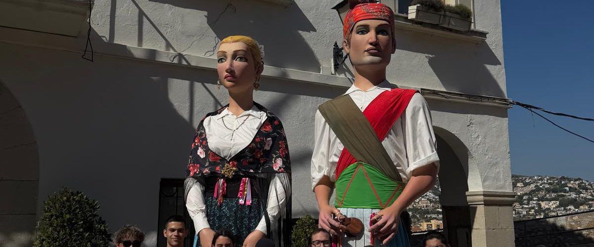 Geganters de Vinaròs, portadors dels Gegants de Peníscola