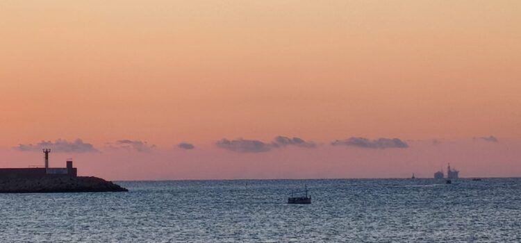 El “parte” del temps: avui calor, demà més encara i dimarts si fa o no fa lo mateix, estem castigats
