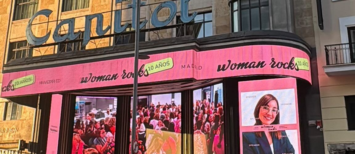 Mapi Amela debat sobre dones i diners davant de més de 1.200 emprenedores en el desè aniversari de Woman Rocks