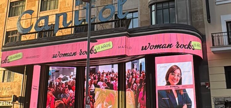 Mapi Amela debat sobre dones i diners davant de més de 1.200 emprenedores en el desè aniversari de Woman Rocks