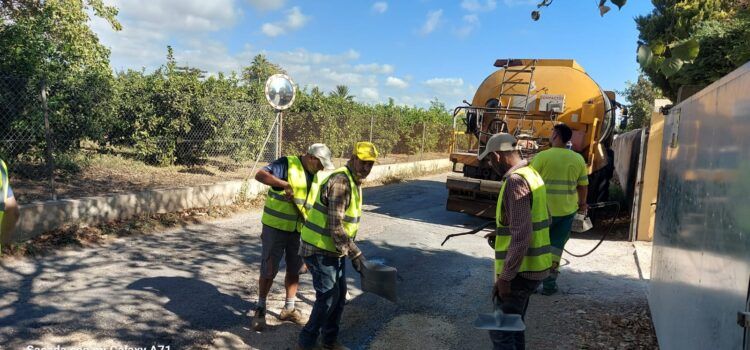 L’Ajuntament adequa el paviment de diversos camins rurals