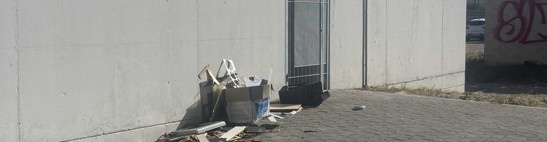 Denuncian suciedad en torno al Vinalab