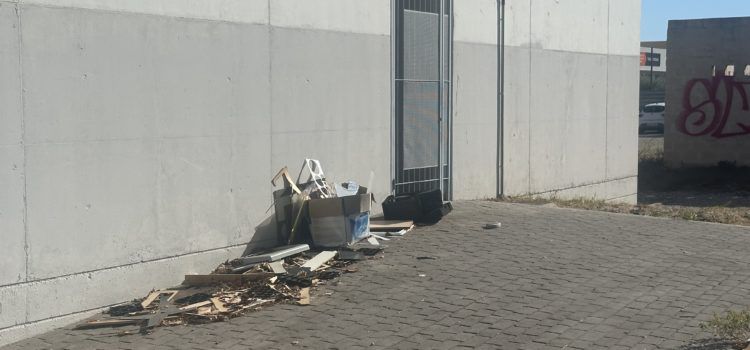 Denuncian suciedad en torno al Vinalab