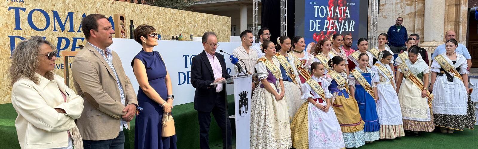 La XII Fira de la Tomata de Penjar d’Alcalà de Xivert s’inaugura amb notable assistència de públic
