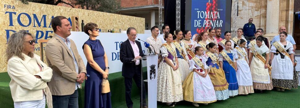 La XII Fira de la Tomata de Penjar d’Alcalà de Xivert s’inaugura amb notable assistència de públic