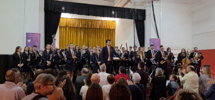 Un concert molt vinarossenc de La Alianza