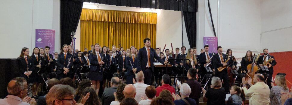 Un concert molt vinarossenc de La Alianza