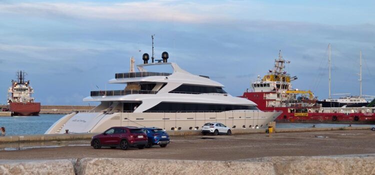 Port de Vinaròs: “parada i fonda” per a variades embarcacions