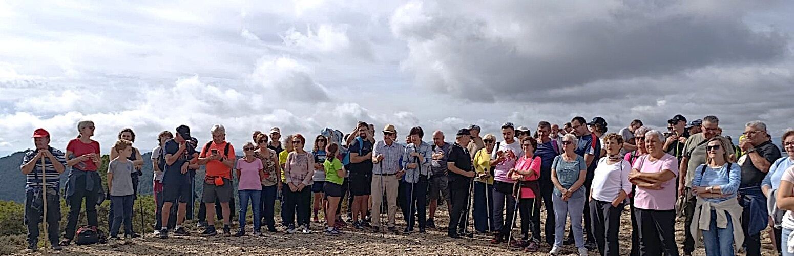 300 persones pugen al Tossal del Rei amb plafons informatius i “rondalla del Ports” com a novetats