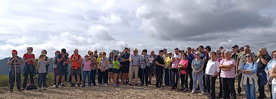 300 persones pugen al Tossal del Rei amb plafons informatius i “rondalla del Ports” com a novetats