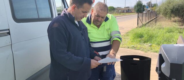 Vinaròs reposa més de 30 papereres per a millorar el servei de neteja viària