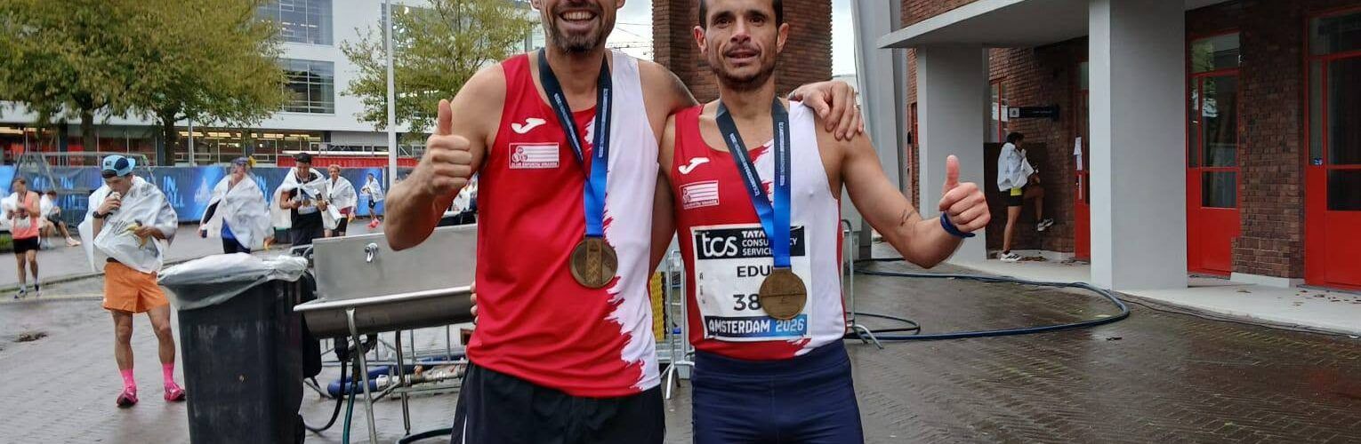Edu Pla i Jahvé Fernández, del Club Esportiu Vinaròs, triomfen en la Marató d’Amsterdam