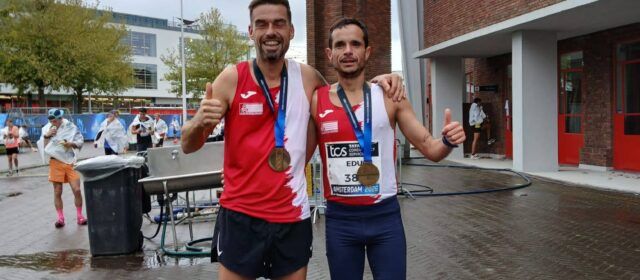 Edu Pla i Jahvé Fernández, del Club Esportiu Vinaròs, triomfen en la Marató d’Amsterdam
