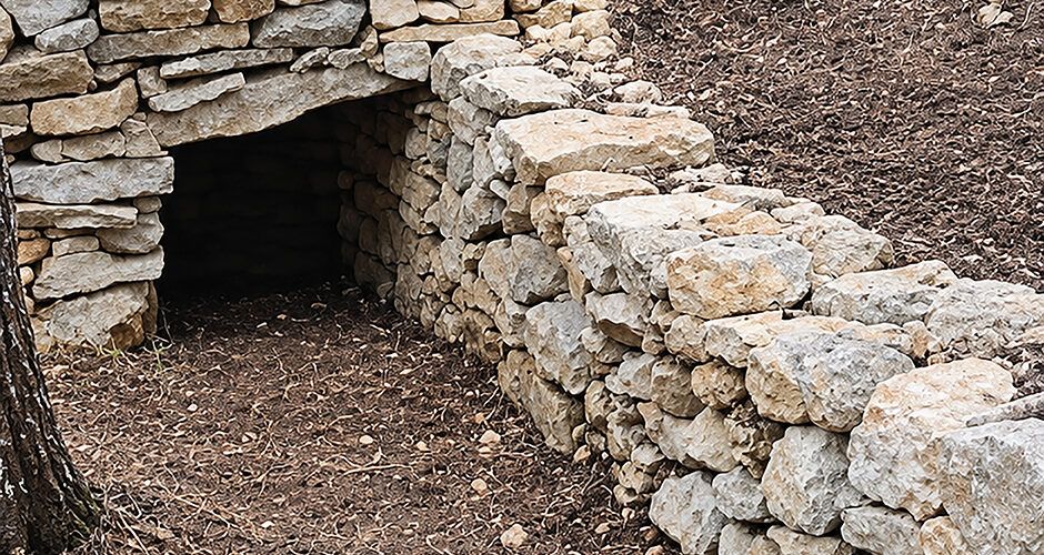 L’Ajuntament d’Alcalà-Alcossebre recupera una barraca de pedra en sec en els voltants del Castell de Xivert