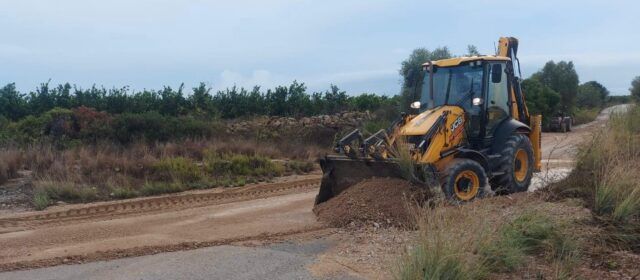 Vinaròs adequa els camins afectats per les pluges