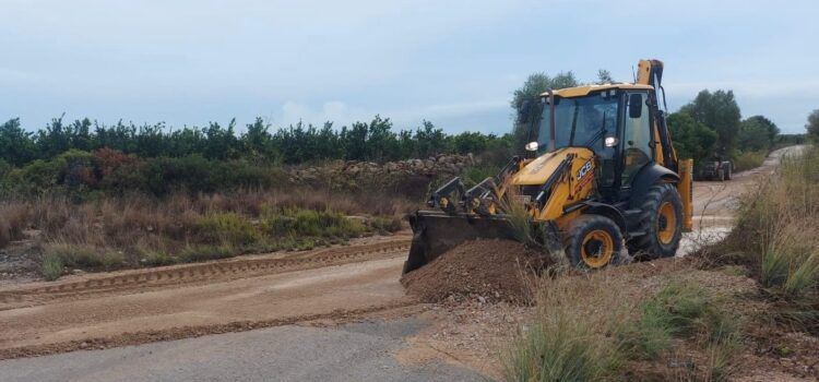 Vinaròs adequa els camins afectats per les pluges