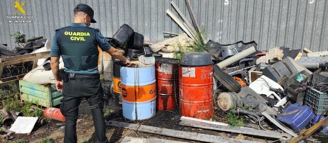 La Guardia Civil desmantela en Amposta un taller mecánico ilegal y desguace de vehículos industriales