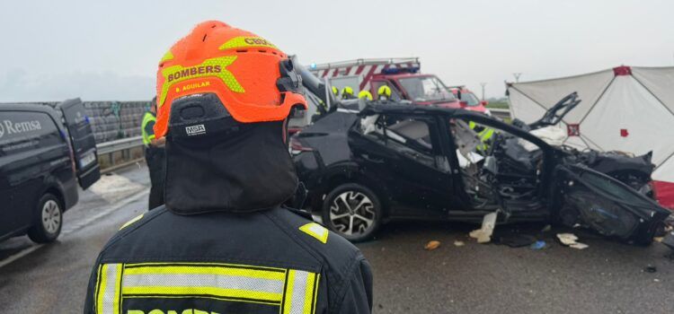 Un fallecido en accidente en Vinaròs entre un turismo y un camión de transporte de hidrocarburos