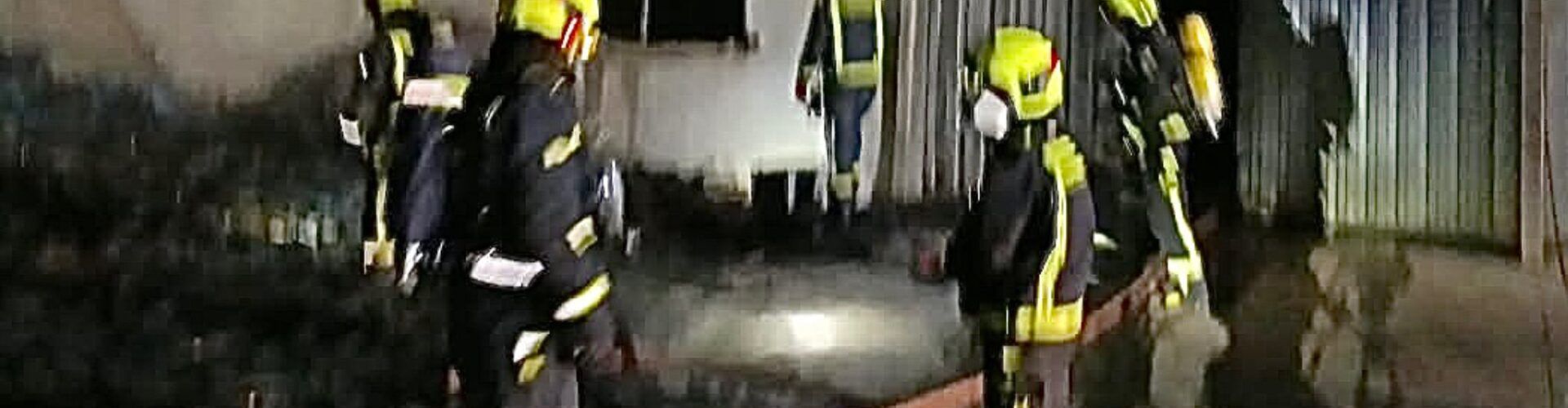 Controlado en Vinaròs un incendio en una empresa de tratamiento aceites usados